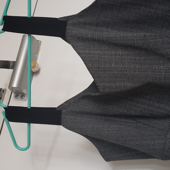 Torrid size 2 fit and flare Top EUC - Picture 2 of 4